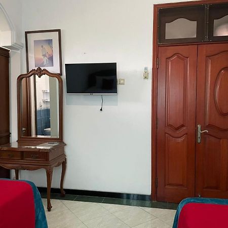 Hotel Reddoorz Syariah @ Karang Pilang Karangpilang Exterior foto