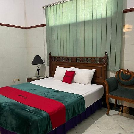 Hotel Reddoorz Syariah @ Karang Pilang Karangpilang Exterior foto