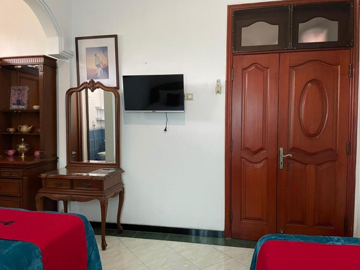 Hotel Reddoorz Syariah @ Karang Pilang Karangpilang Exterior foto