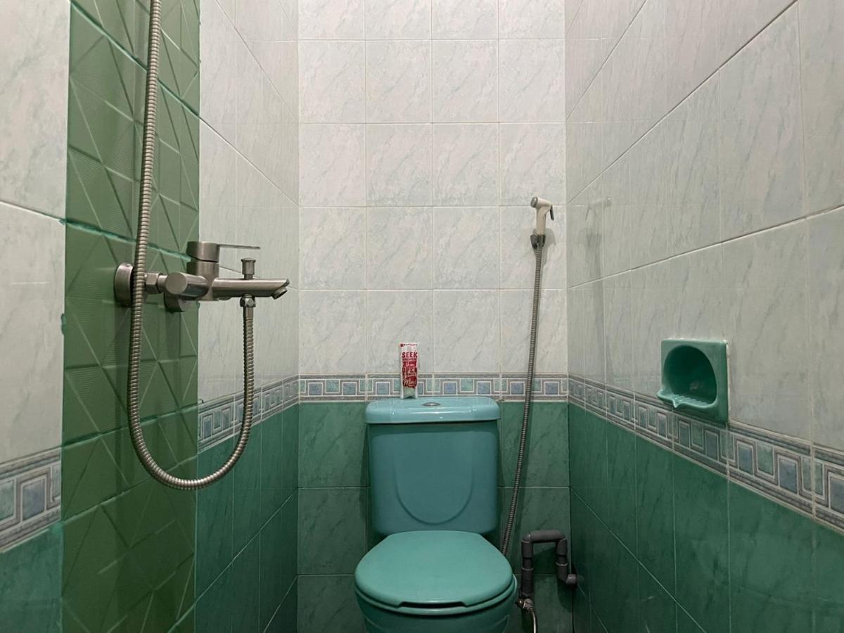 Hotel Reddoorz Syariah @ Karang Pilang Karangpilang Exterior foto