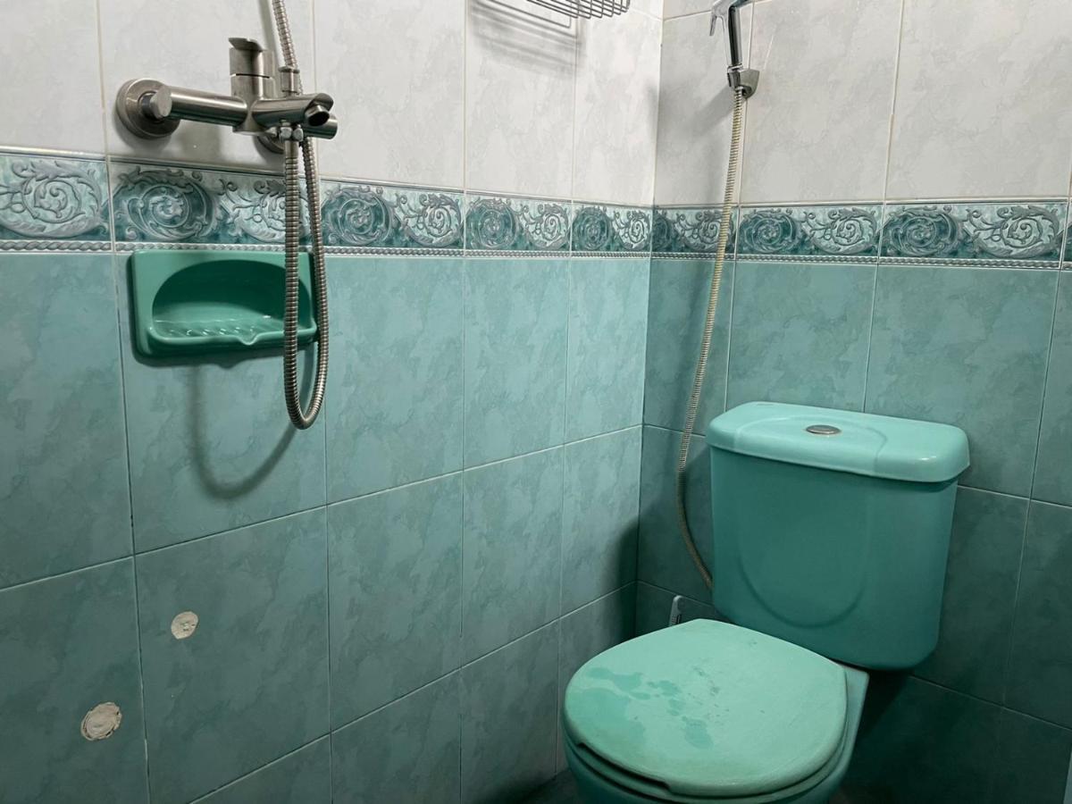 Hotel Reddoorz Syariah @ Karang Pilang Karangpilang Exterior foto