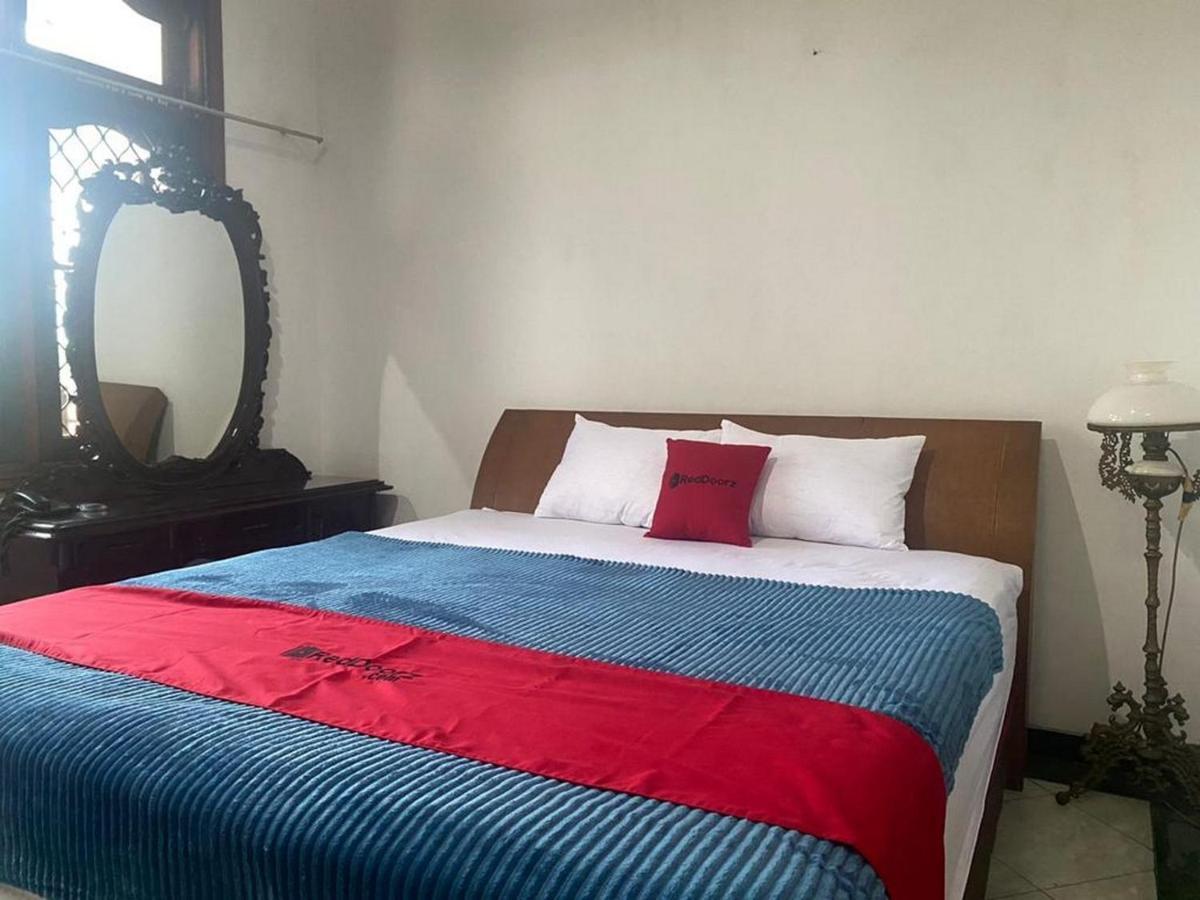 Hotel Reddoorz Syariah @ Karang Pilang Karangpilang Exterior foto