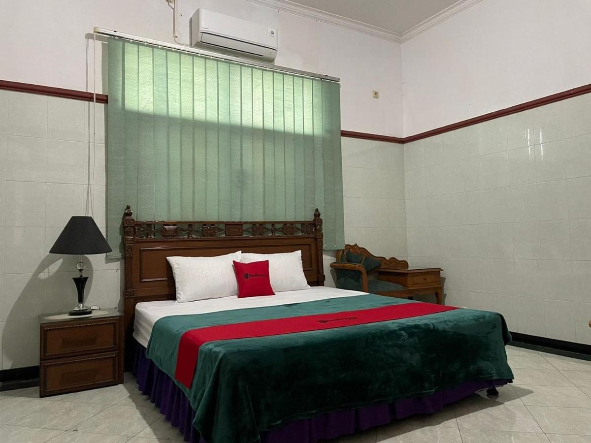 Hotel Reddoorz Syariah @ Karang Pilang Karangpilang Exterior foto