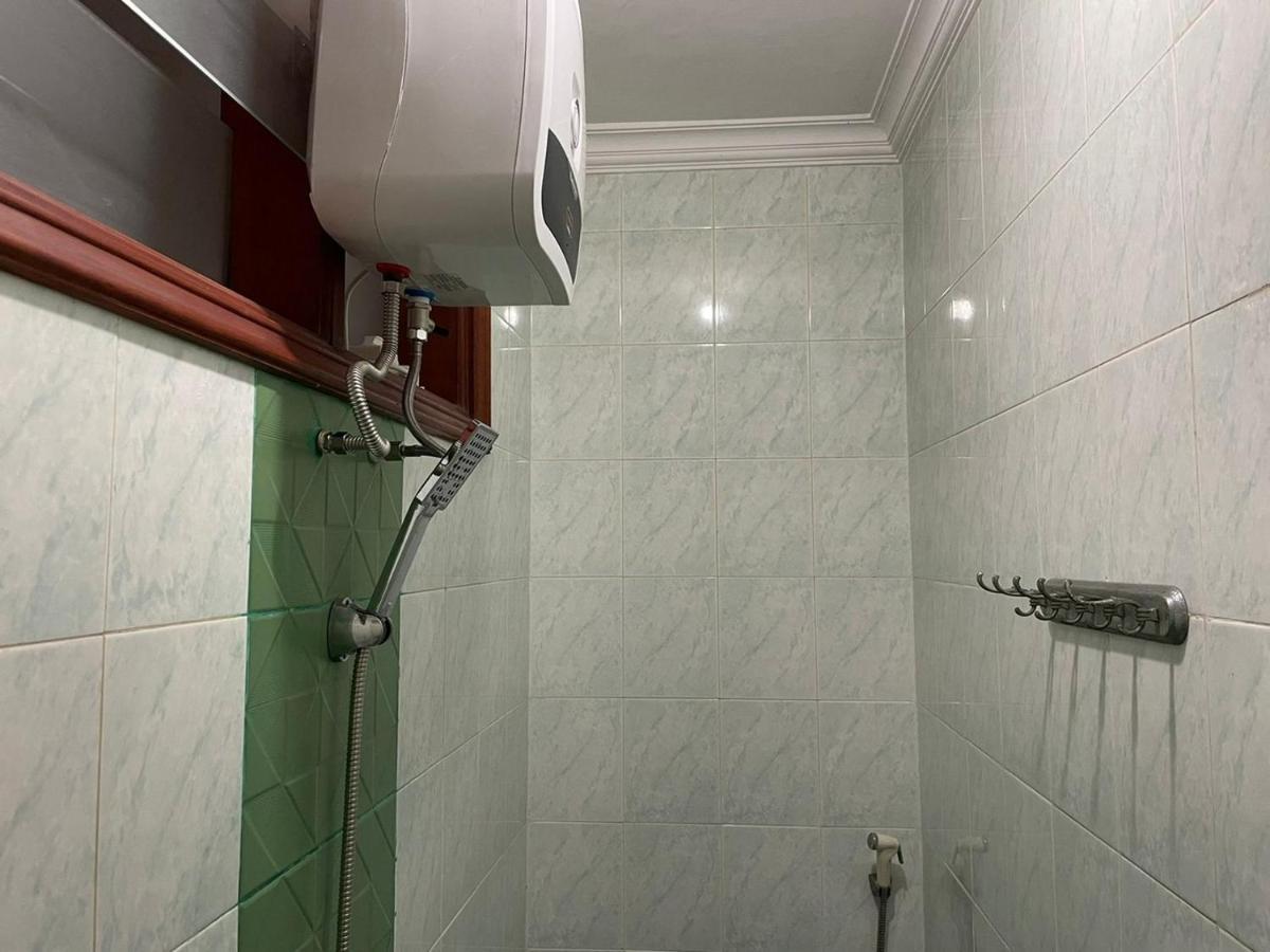 Hotel Reddoorz Syariah @ Karang Pilang Karangpilang Exterior foto