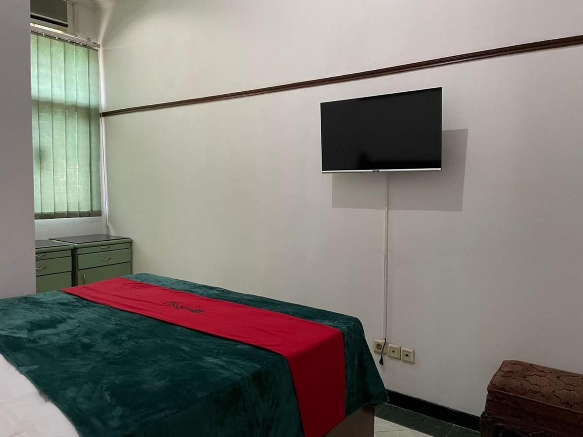 Hotel Reddoorz Syariah @ Karang Pilang Karangpilang Exterior foto